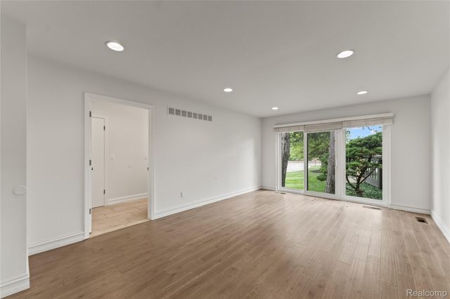 1948 PINE RIDGE Lane, Bloomfield Charter Township, MI 48302