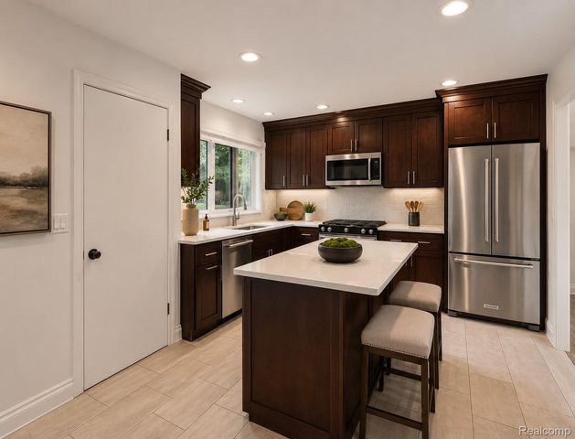 1948 PINE RIDGE Lane, Bloomfield Charter Township, MI 48302
