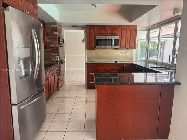 7600 SW 174th St 7600, Palmetto Bay, FL 33157