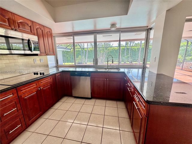 7600 SW 174th St 7600, Palmetto Bay, FL 33157