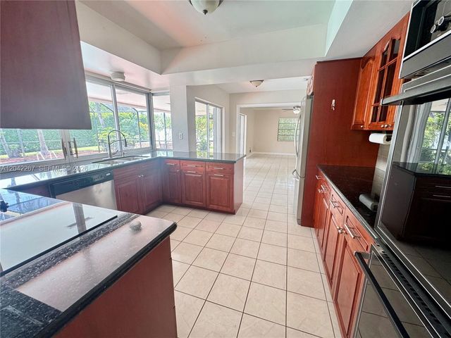 7600 SW 174th St 7600, Palmetto Bay, FL 33157