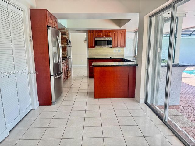 7600 SW 174th St 7600, Palmetto Bay, FL 33157
