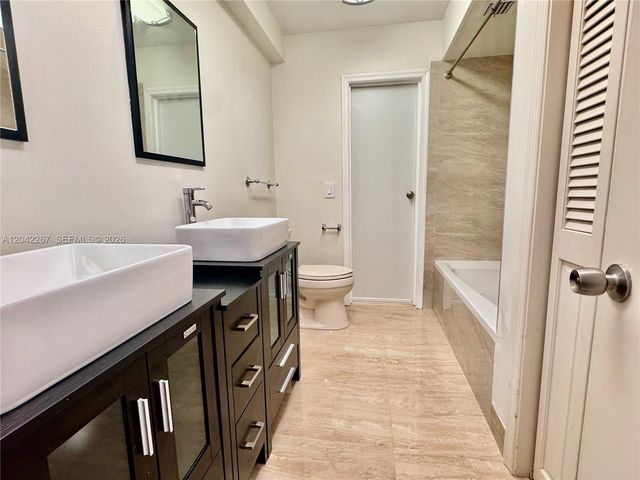 7600 SW 174th St 7600, Palmetto Bay, FL 33157