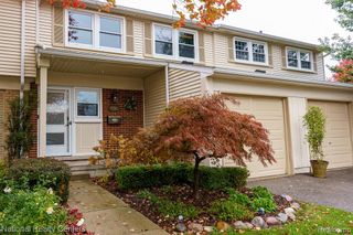 1756 Brentwood Drive, Troy, MI 48098