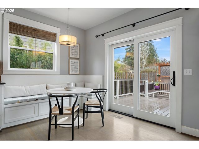 8815 Sw 52ND Ave, Portland, OR 97219