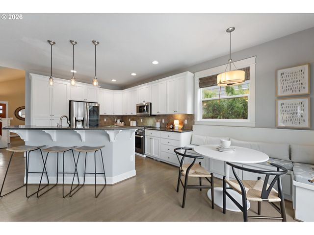 8815 Sw 52ND Ave, Portland, OR 97219