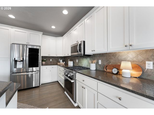 8815 Sw 52ND Ave, Portland, OR 97219