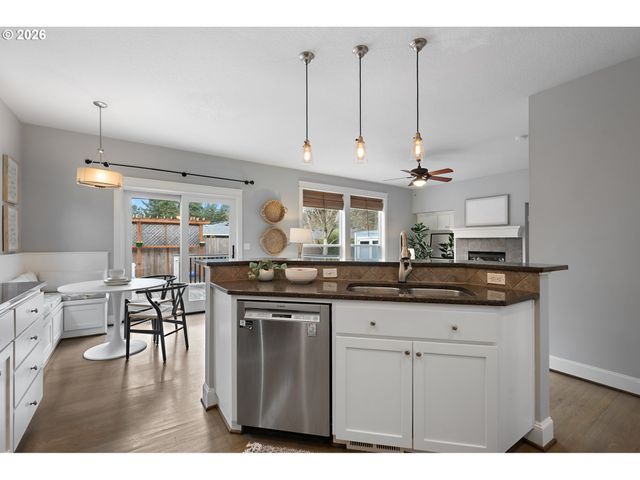 8815 Sw 52ND Ave, Portland, OR 97219