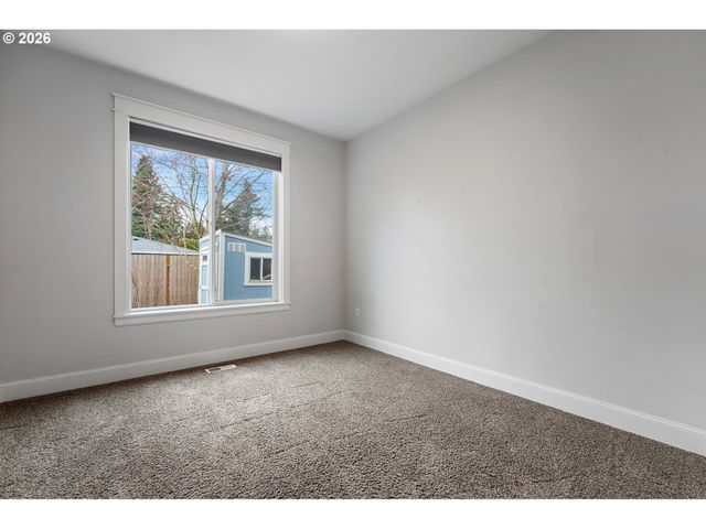 8815 Sw 52ND Ave, Portland, OR 97219