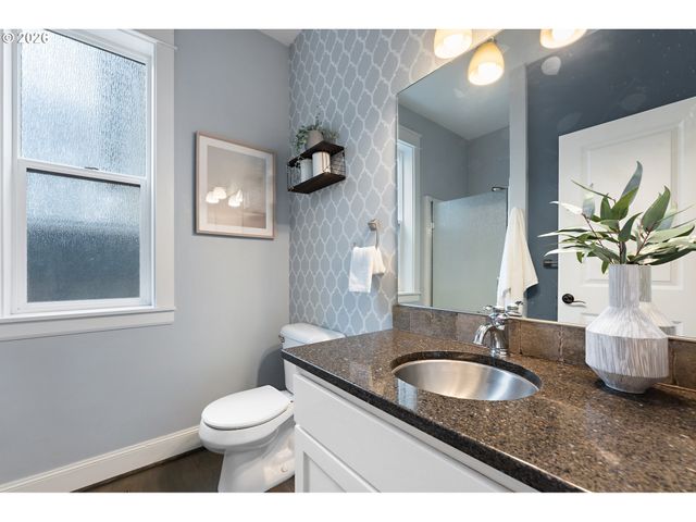 8815 Sw 52ND Ave, Portland, OR 97219