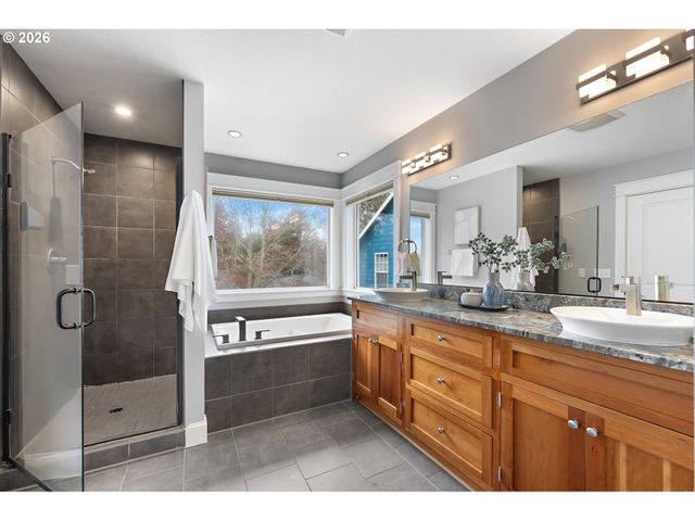 8815 Sw 52ND Ave, Portland, OR 97219