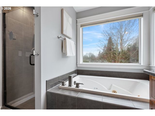 8815 Sw 52ND Ave, Portland, OR 97219