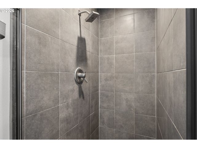 8815 Sw 52ND Ave, Portland, OR 97219