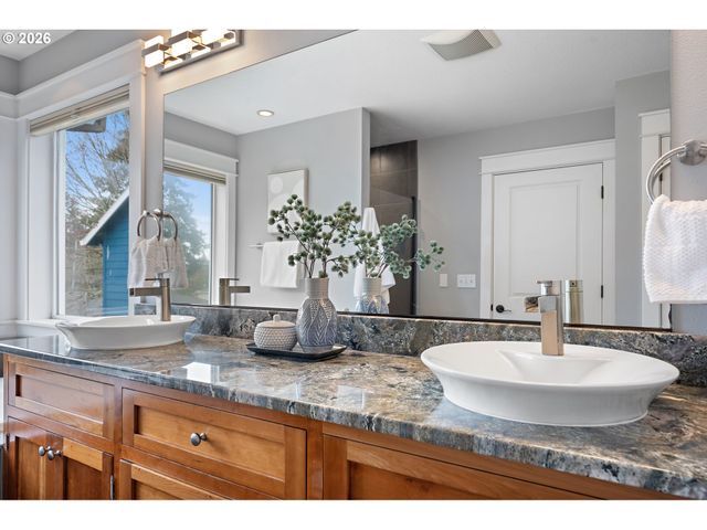 8815 Sw 52ND Ave, Portland, OR 97219