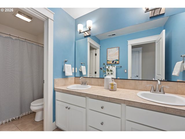 8815 Sw 52ND Ave, Portland, OR 97219