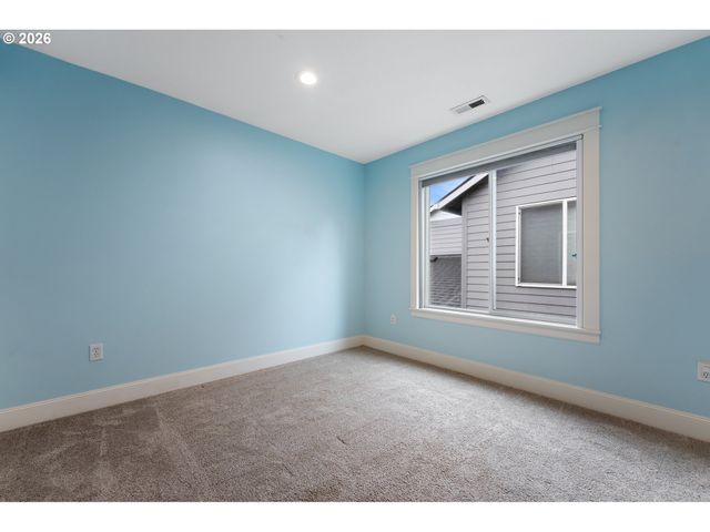 8815 Sw 52ND Ave, Portland, OR 97219