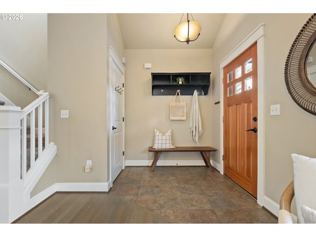 8815 Sw 52ND Ave, Portland, OR 97219