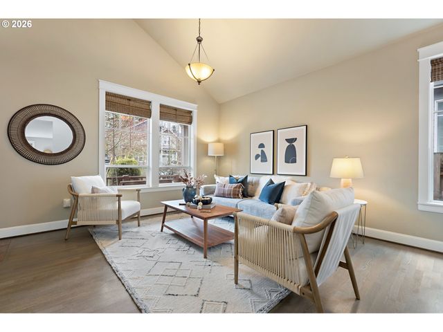 8815 Sw 52ND Ave, Portland, OR 97219