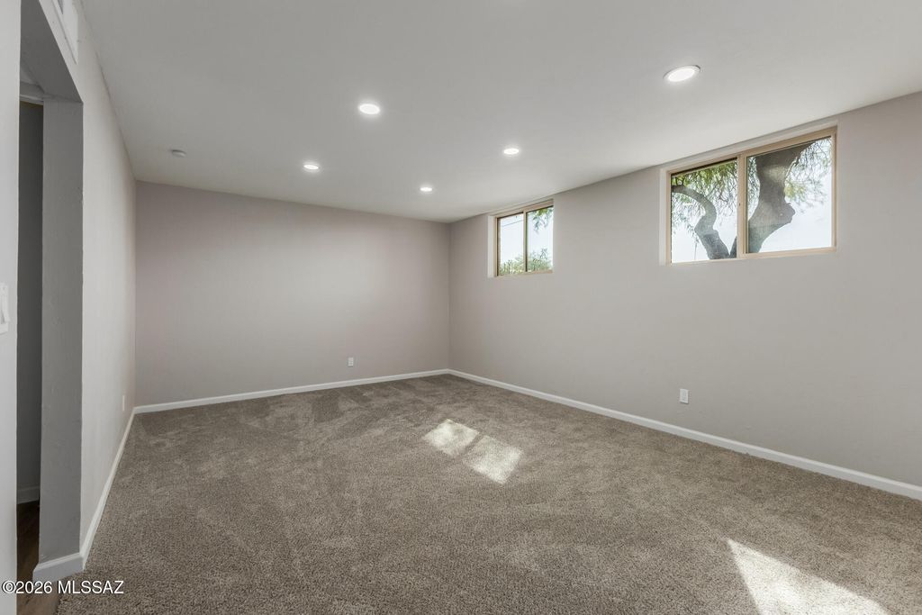 Image 17 of property listing at 7932 E 2nd Street, Tucson, AZ 85710