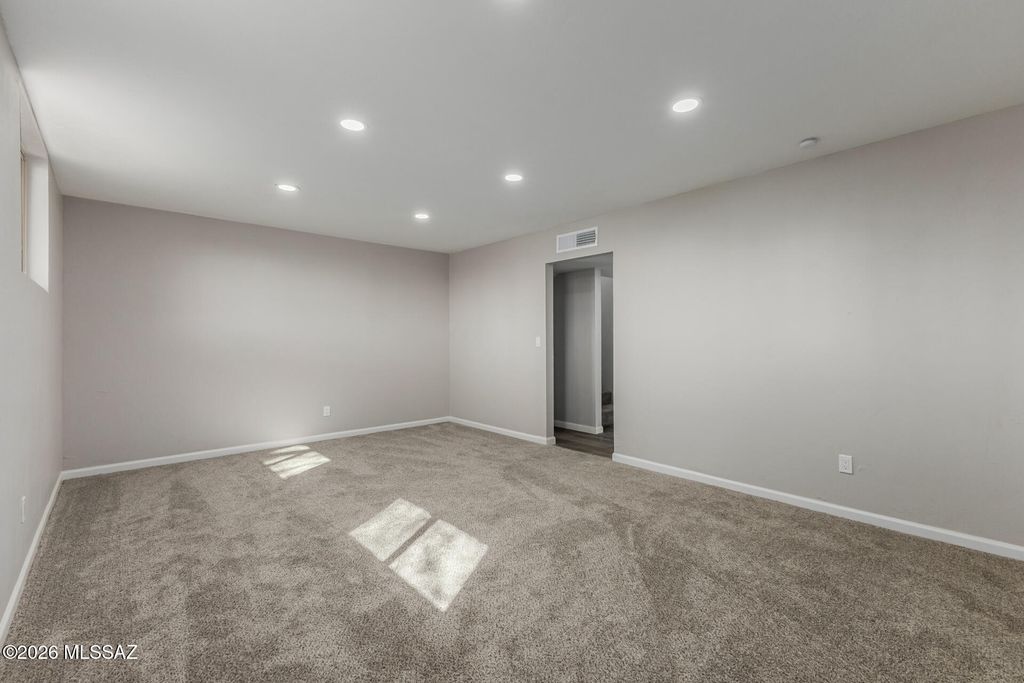 Image 18 of property listing at 7932 E 2nd Street, Tucson, AZ 85710