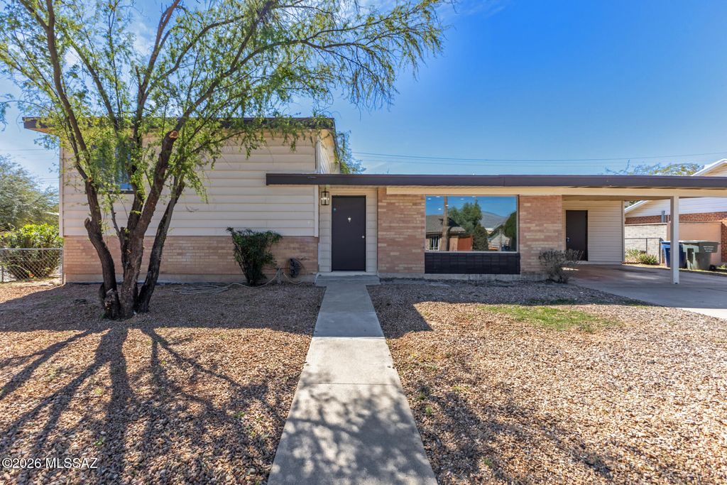 Image 2 of property listing at 7932 E 2nd Street, Tucson, AZ 85710