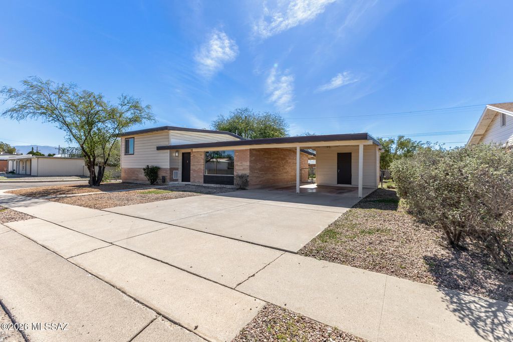Image 3 of property listing at 7932 E 2nd Street, Tucson, AZ 85710