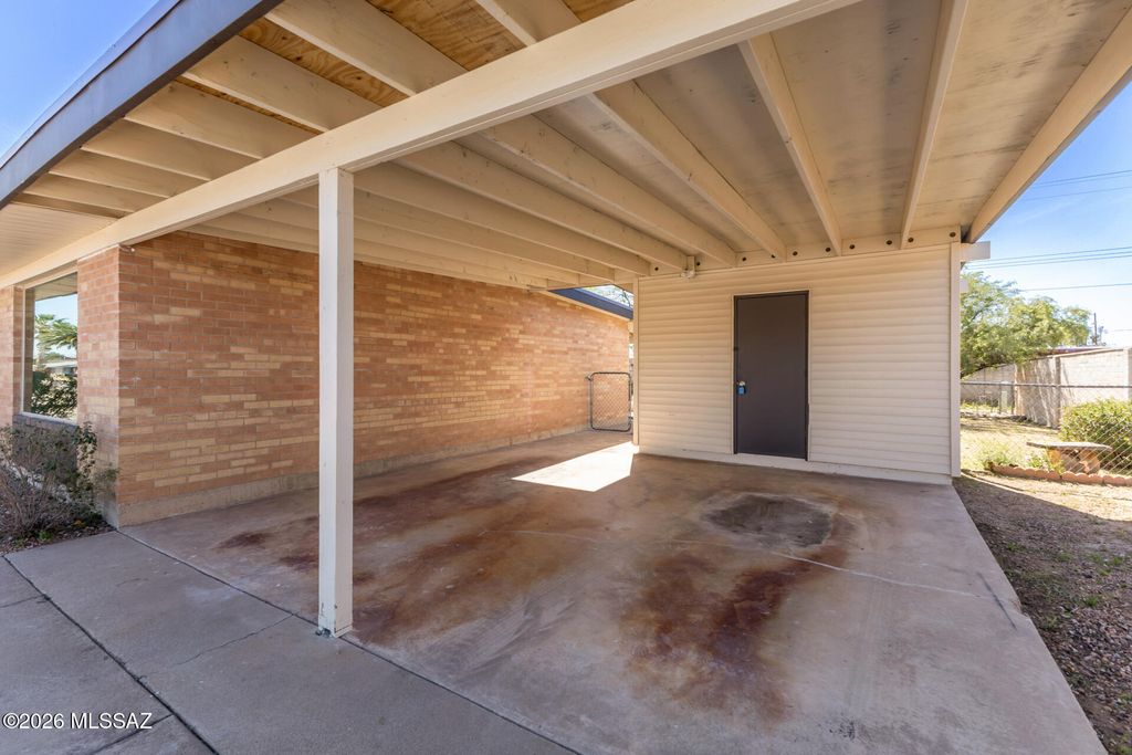Image 33 of property listing at 7932 E 2nd Street, Tucson, AZ 85710