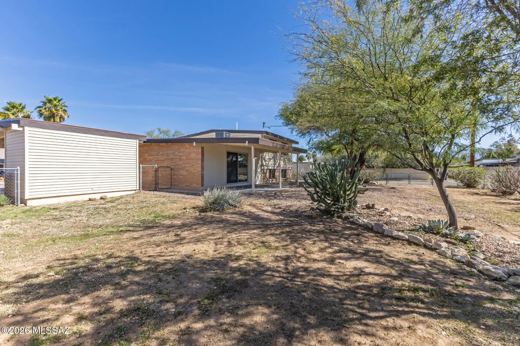 Image 34 of property listing at 7932 E 2nd Street, Tucson, AZ 85710