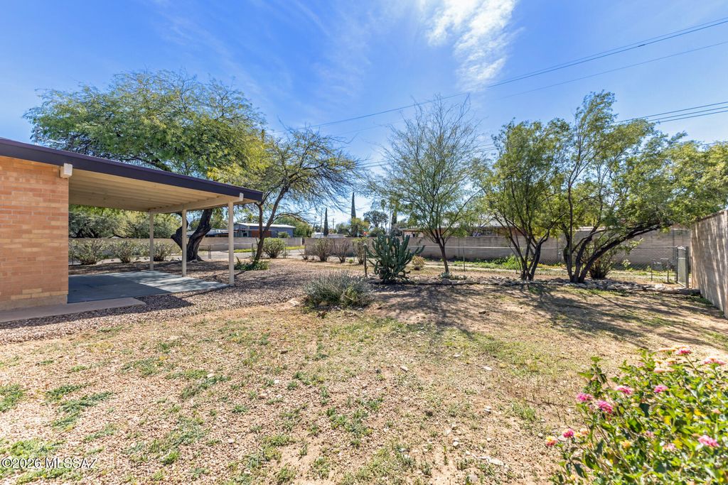 Image 35 of property listing at 7932 E 2nd Street, Tucson, AZ 85710