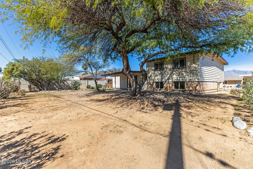 Image 37 of property listing at 7932 E 2nd Street, Tucson, AZ 85710