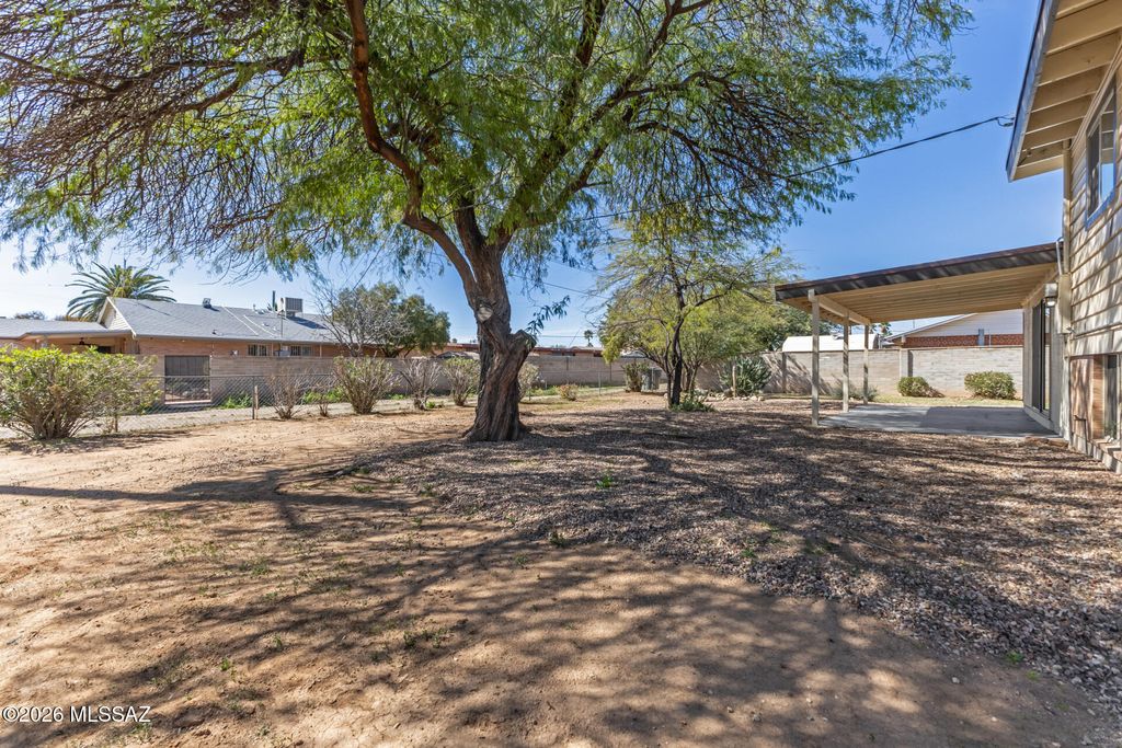 Image 38 of property listing at 7932 E 2nd Street, Tucson, AZ 85710