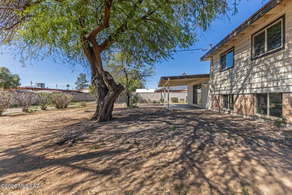 Image 39 of property listing at 7932 E 2nd Street, Tucson, AZ 85710