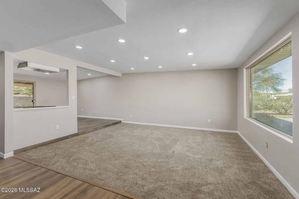 Image 7 of property listing at 7932 E 2nd Street, Tucson, AZ 85710
