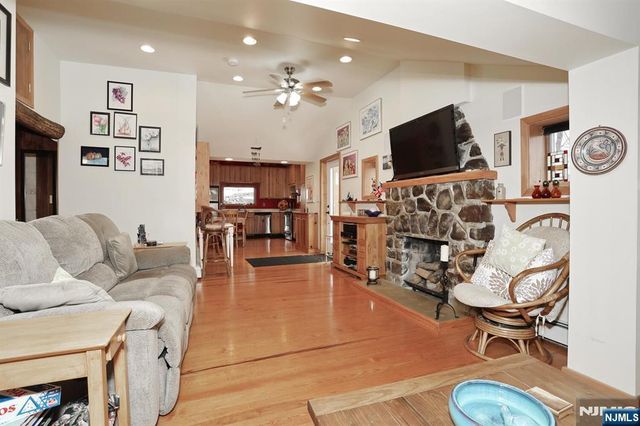 390 Lakeview Avenue, Ringwood, NJ 07456