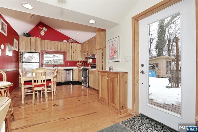 390 Lakeview Avenue, Ringwood, NJ 07456