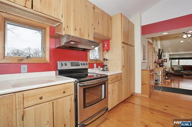 390 Lakeview Avenue, Ringwood, NJ 07456