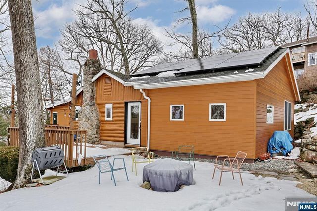 390 Lakeview Avenue, Ringwood, NJ 07456