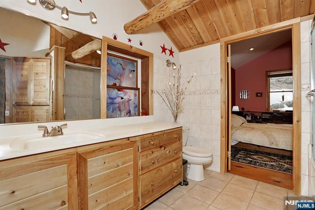 390 Lakeview Avenue, Ringwood, NJ 07456