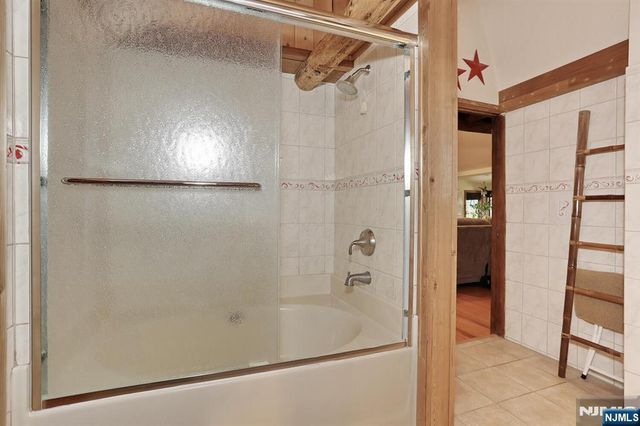 390 Lakeview Avenue, Ringwood, NJ 07456