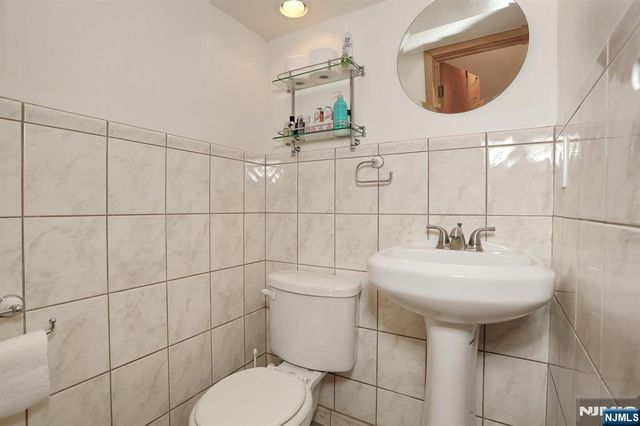 390 Lakeview Avenue, Ringwood, NJ 07456