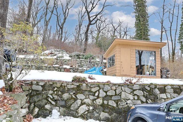 390 Lakeview Avenue, Ringwood, NJ 07456