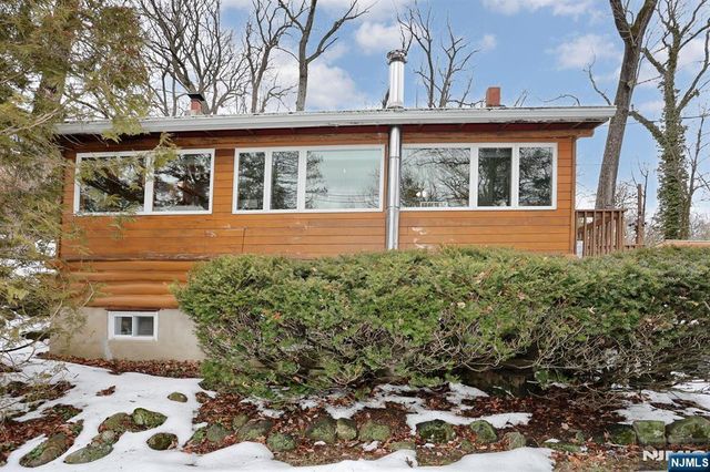 390 Lakeview Avenue, Ringwood, NJ 07456