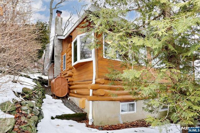 390 Lakeview Avenue, Ringwood, NJ 07456