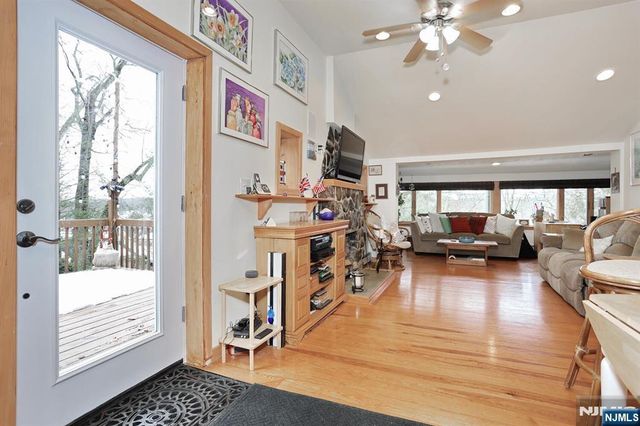 390 Lakeview Avenue, Ringwood, NJ 07456