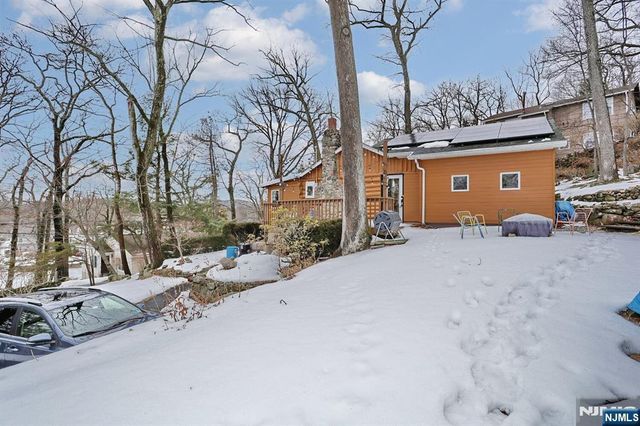 390 Lakeview Avenue, Ringwood, NJ 07456