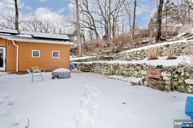 390 Lakeview Avenue, Ringwood, NJ 07456