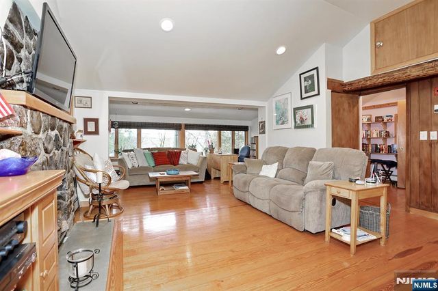 390 Lakeview Avenue, Ringwood, NJ 07456