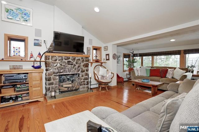 390 Lakeview Avenue, Ringwood, NJ 07456