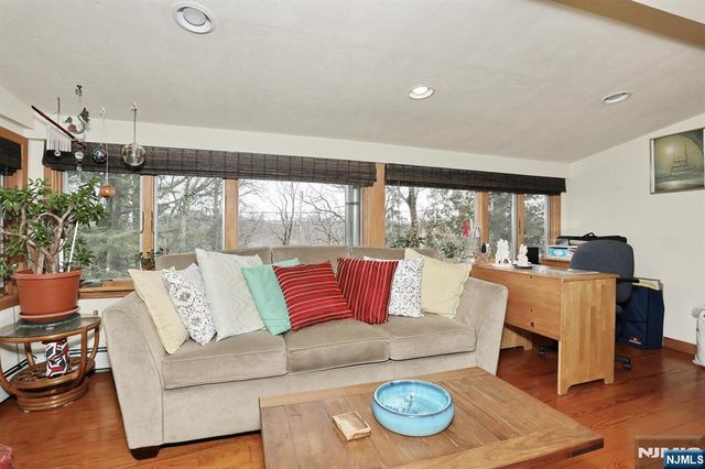 390 Lakeview Avenue, Ringwood, NJ 07456