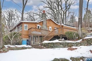 390 Lakeview Avenue, Ringwood, NJ 07456